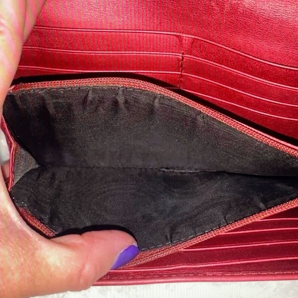 GUCCI RED GUCCISSIMA LEATHER LOVELY HEART CONTINENTAL WALLET ON CHAIN. - Picture 10 of 13